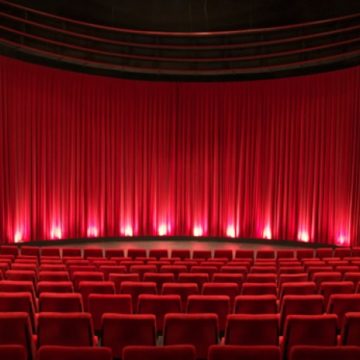 Mă bântuie gândul că nu eu am ales teatrul, ci el pe mine! Mă bântuie gândul că nu eu am ales teatrul, ci el pe mine!