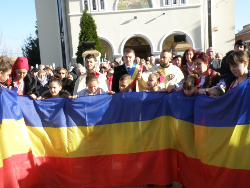 La mulți ani, România! La mulți ani, România!