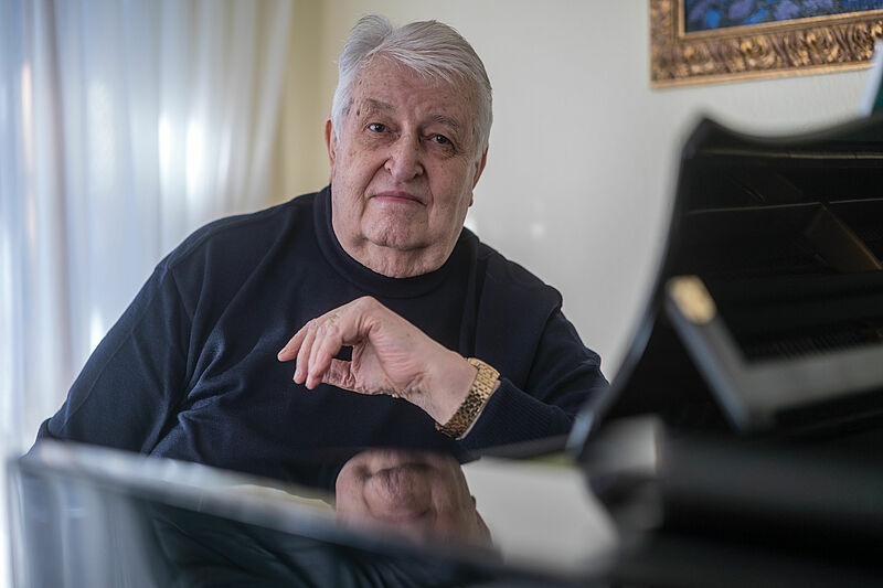 Alexandru Sumski, pe drumul spre muzică presărat de stele Alexandru Sumski, pe drumul spre muzică presărat de stele