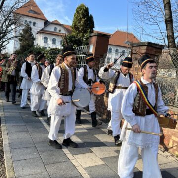 Vin colindătorii!
