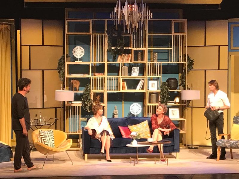 Actori bucureșteni pe scena Operei Naționale din Timișoara Actori bucureșteni pe scena Operei Naționale din Timișoara